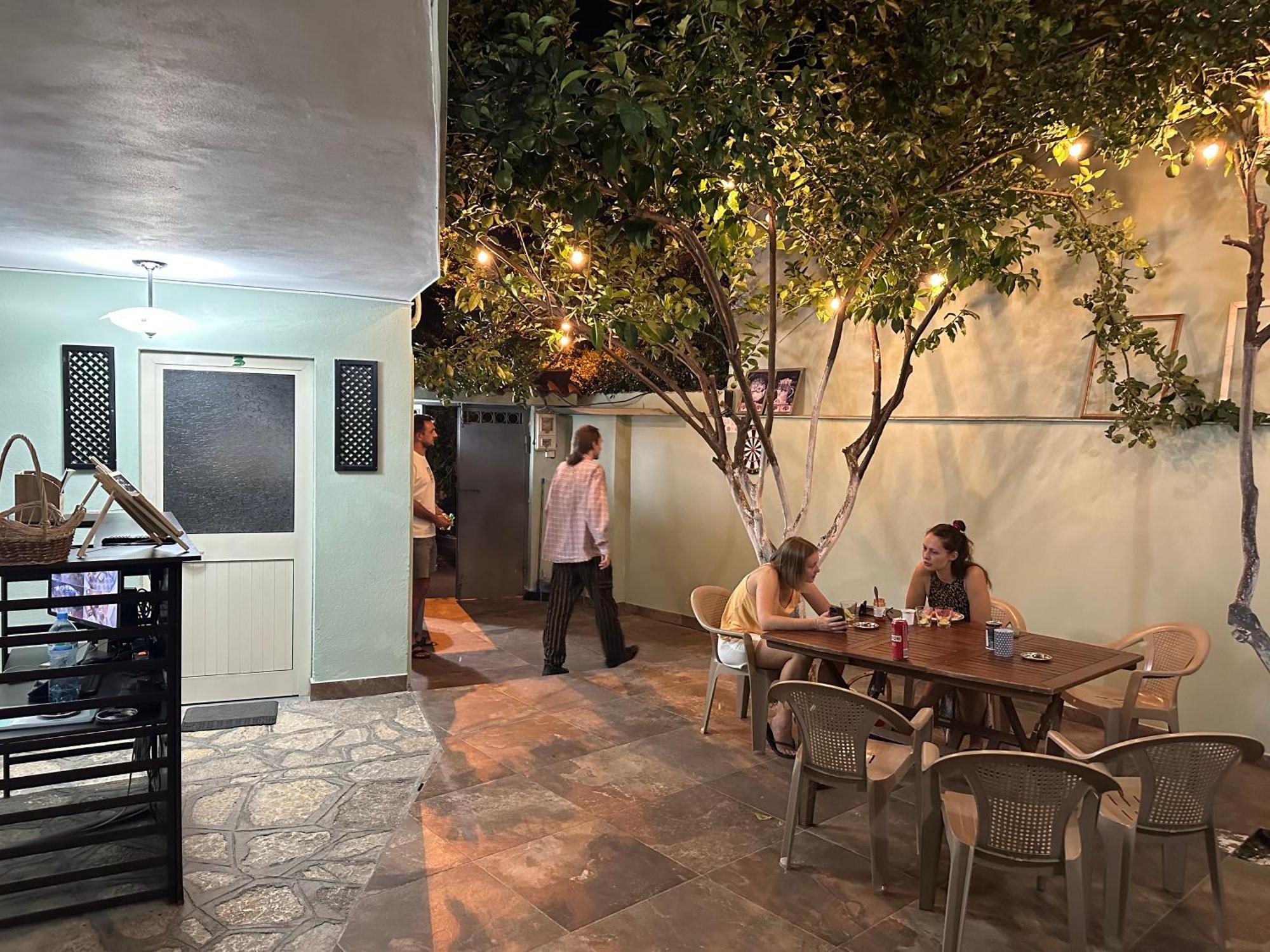 Tirana Lemon Breeze Hostel Zewnętrze zdjęcie